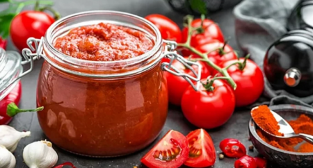 Ekspert: "Azərbaycanda istehsal olunan pomidorun yalnız 10-15 faizi emala yönəldilir"