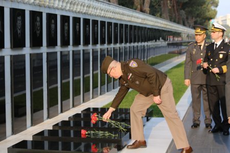 Amerikalı general Bakıya gəldi - FOTO