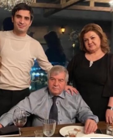 Lüks avtomobillərin sahibi deputat Tənzilə Rüstəmxanlının oğlu imiş - FOTOLAR