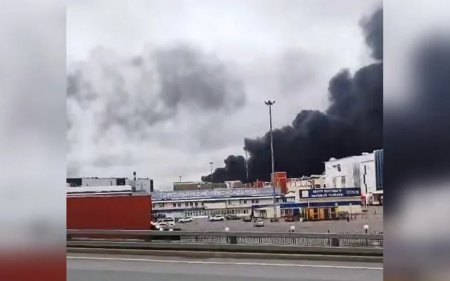 Moskvada azərbaycanlı iş adamlarına məxsus bazar yanır