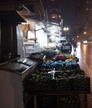Yasamalda səkilər “işğal altında” - FOTOLAR Yasamalda səkilər “işğal altında” - FOTOLAR