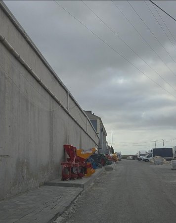 “Azərtexnika” səkini zəbt edərək texnikaların dayanacağına çevrib: "AzBelşin” sahibləri nədən qanunları tanımır? –FOTOFAKT