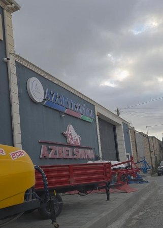 “Azərtexnika” səkini zəbt edərək texnikaların dayanacağına çevrib: "AzBelşin” sahibləri nədən qanunları tanımır? –FOTOFAKT
