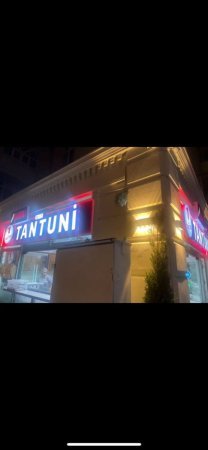 Başçının əməlinin cəzasını bina sakinləri çəkir: “Peraşki və şaurma qoxusundan nəfəs ala bilmirik” – VİDEO